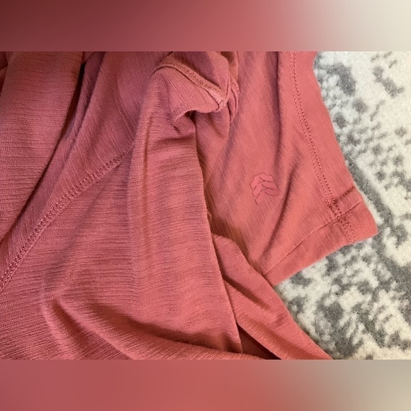 All In Motion Yoga Top Long Sleeve Peekaboo Back Coral Color Medium - Picture 7 of 8